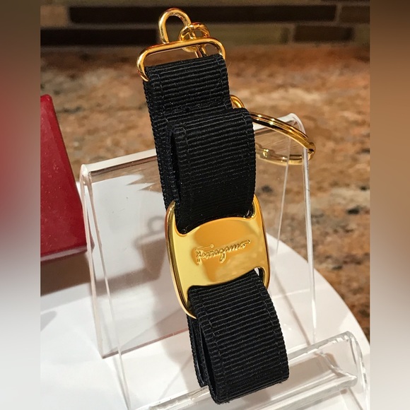 Salvatore Ferragamo Vara Ribbon Key Ring/ Bag Charm- NIB❤️🔥😍 - Picture 12 of 17